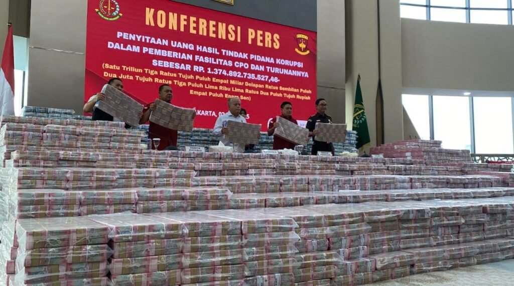 Uang Sitaan Musim Mas dan Permata Hijau
